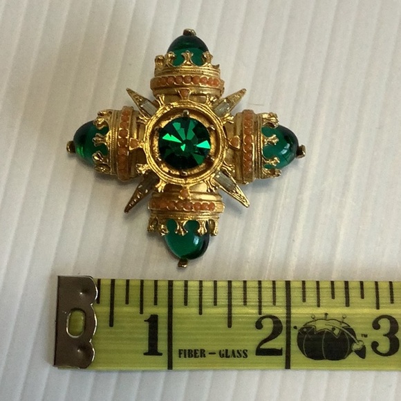 BENEDIKT NY Vintage Maltese Cross Brooch – Rare Variation Green Salmon Bead 60's - Picture 13 of 16